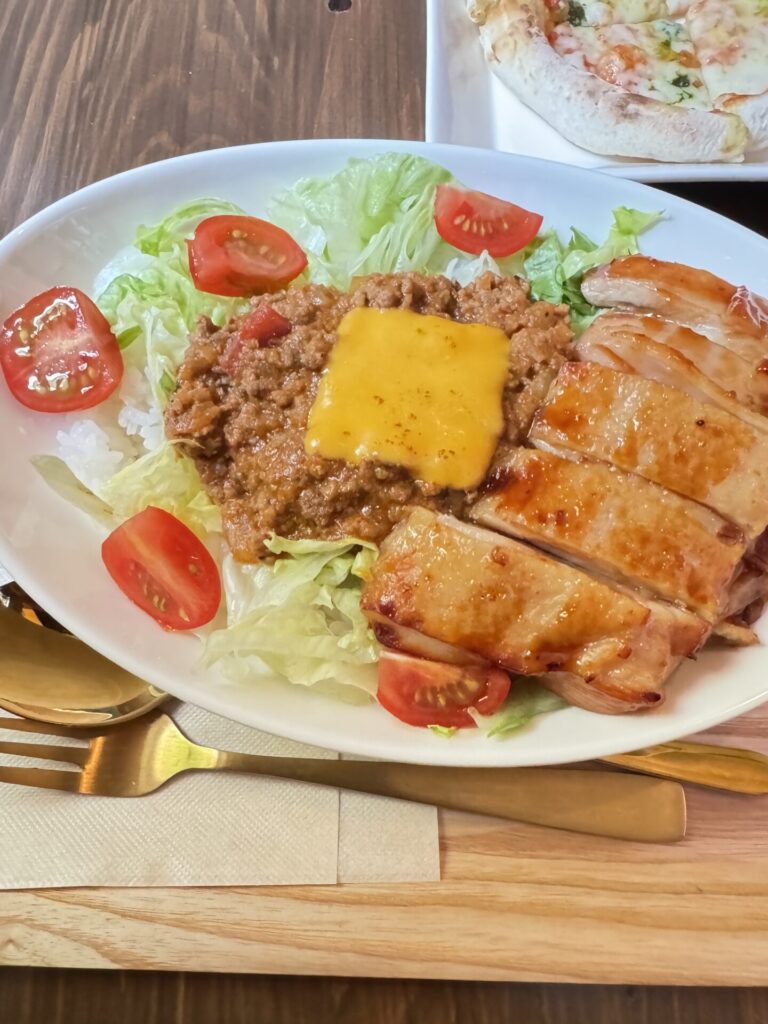 カママカフェチキンタコライス